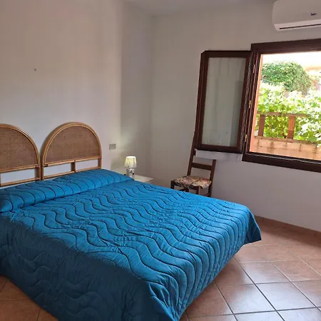 Minnie's 3 With Outdoor Gazebo